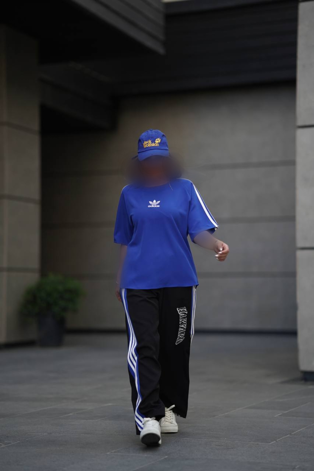 Point-Blur_Apr112024_215830